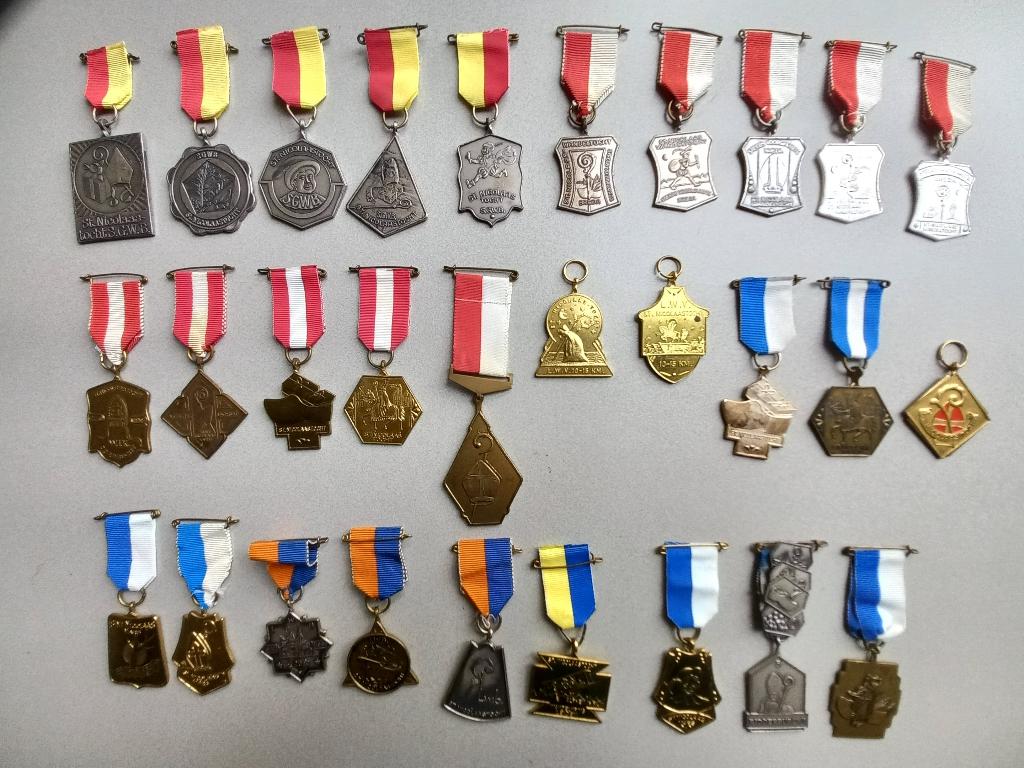 Medaille 29x Sinterklaas St. Sint Nicolaas Breda Oosterbeek, Ophalen of Verzenden, Overige materialen