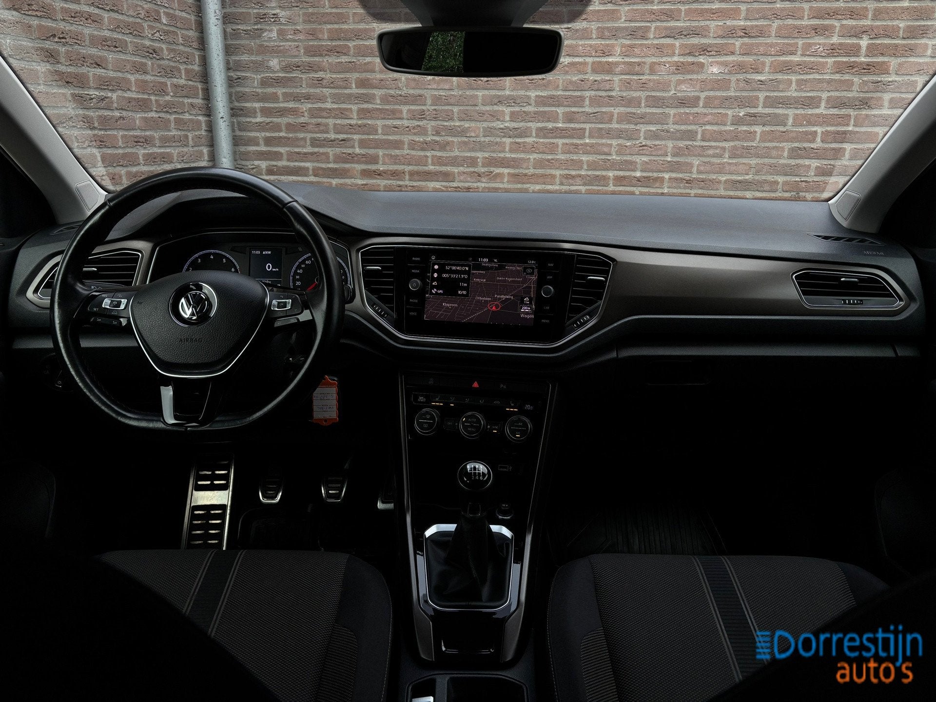 Volkswagen T-Roc 1.5 TSI Sport | Trekhaak | Navi | 150pk | A, Voorwielaandrijving, Stof, 4 cilinders, 150 pk