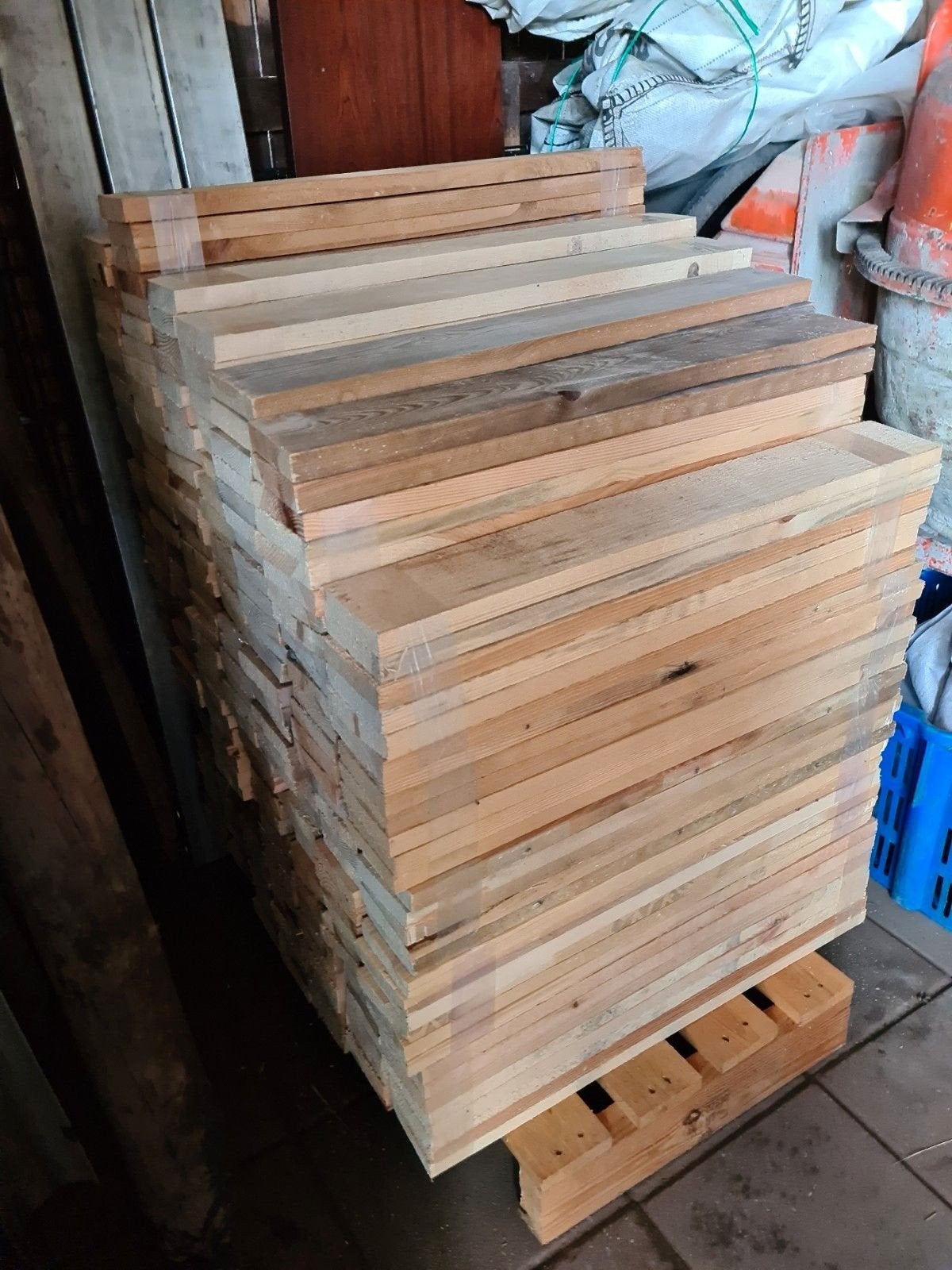 Aanbieding: partij van 81 planken in de maat 10x2,2 cm, Ophalen, Zo goed als nieuw, Minder dan 180 cm, Planken