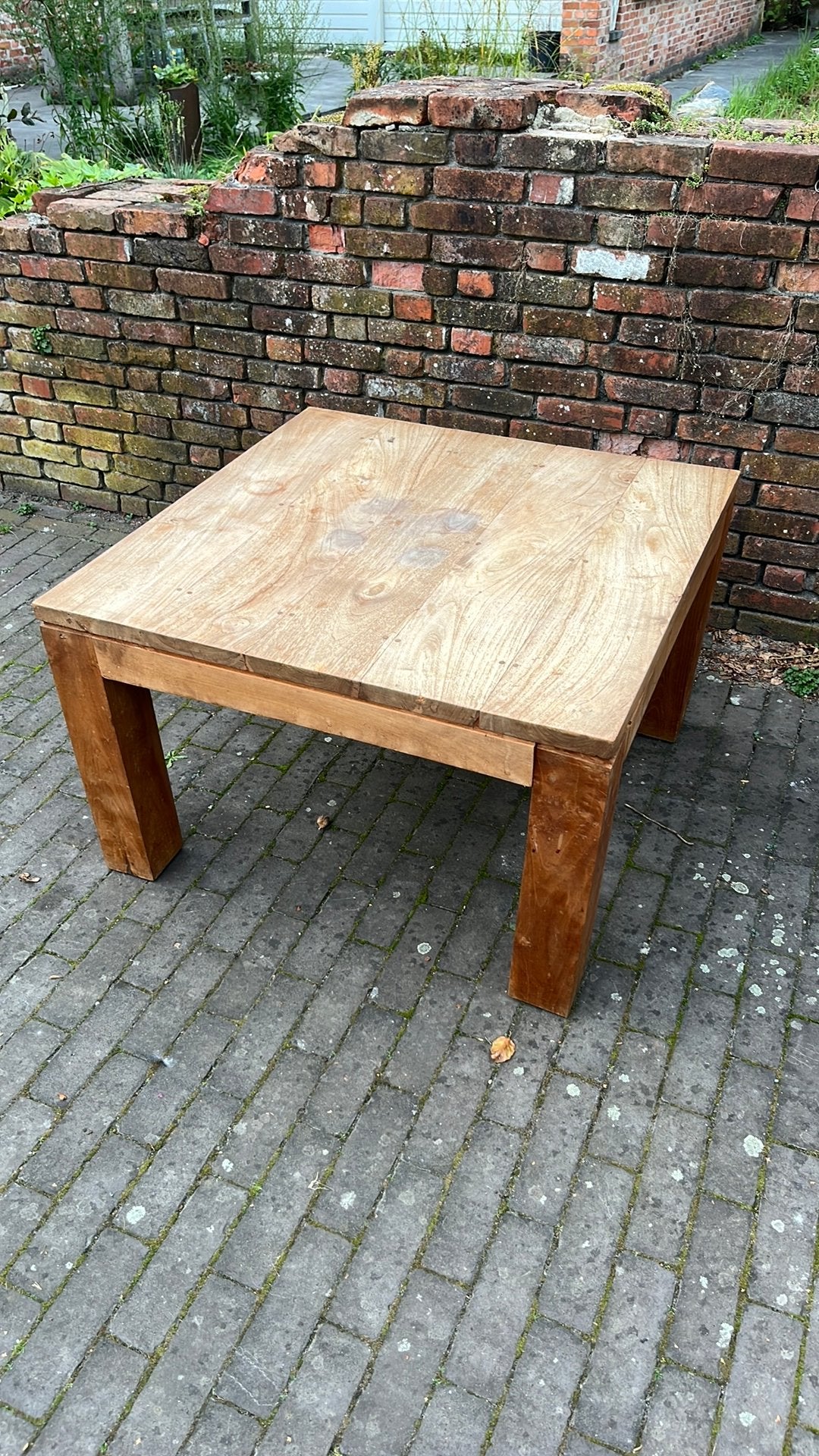 Teak tafeltje dat liefde nodig heeft, Ophalen, 50 – 75, Gebruikt, 50 tot 100 cm