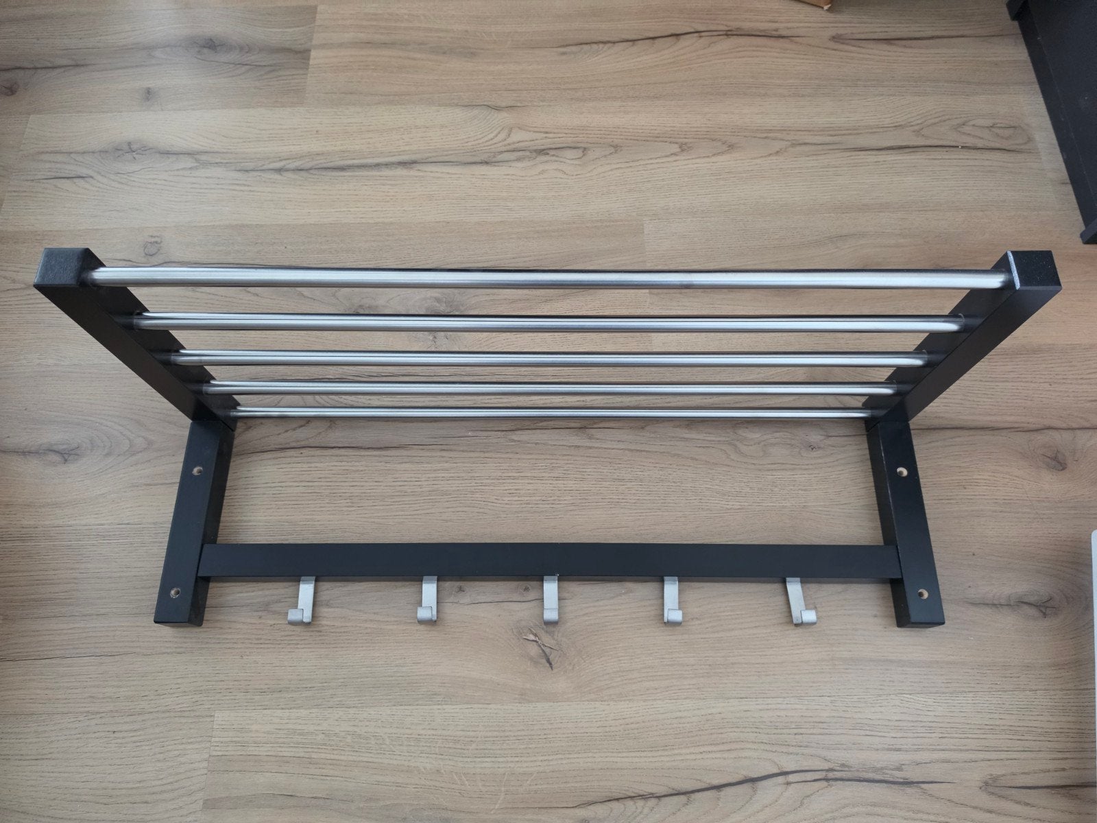 IKEA TJUSIG Wandkapstok met hoedenrek en 5 haken, Huis en Inrichting, Woonaccessoires | Kapstokken, Gebruikt, Minder dan 100 cm