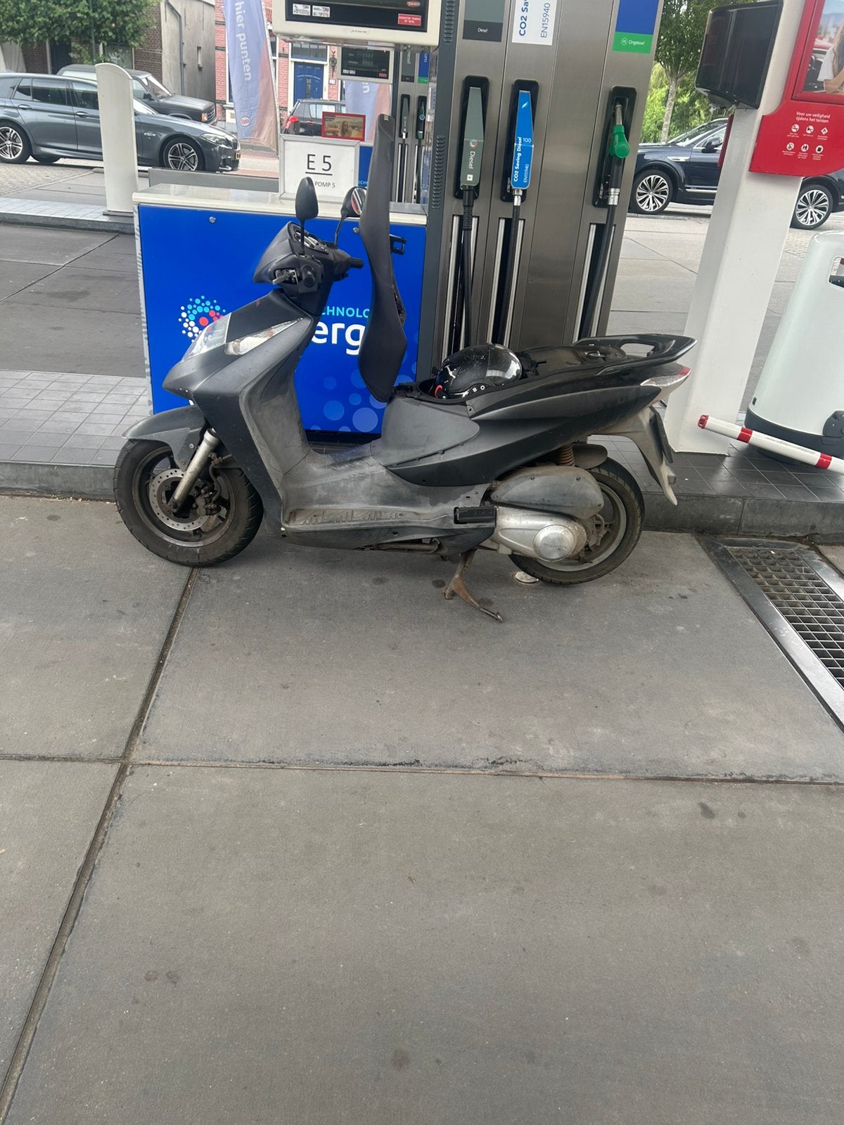 Gezocht honda dylan  motorscooter, Ophalen of Verzenden, Zo goed als nieuw, Uitlaat, Honda