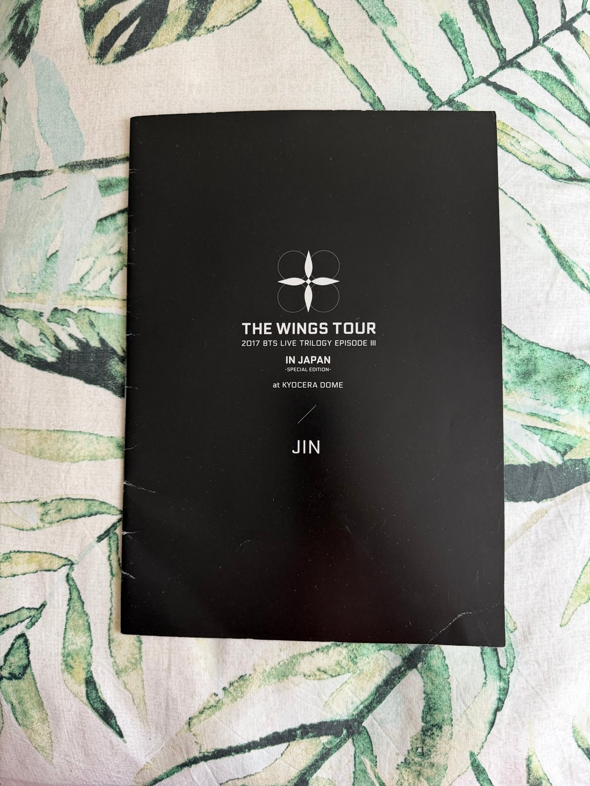BTS The Wings Tour 2017 Japan Special Edition Jin, Ophalen of Verzenden, Gebruikt, Boek, Tijdschrift of Artikel