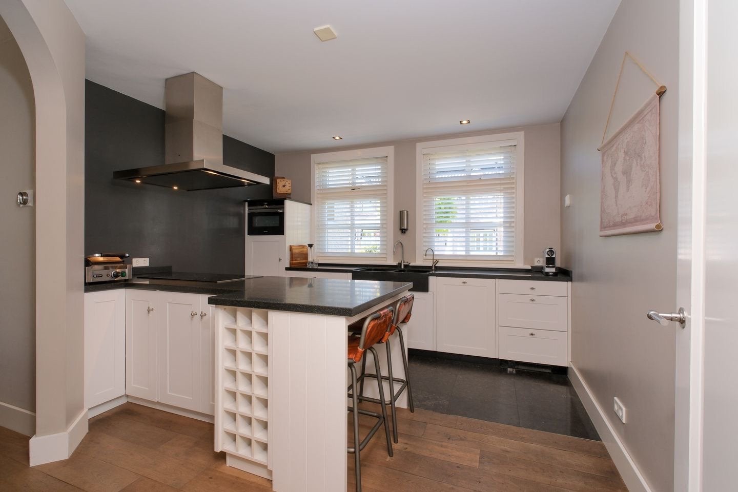 Witte keuken met kookeiland, granieten blad & apparatuur, Huis en Inrichting, Ophalen, Gebruikt, Wit, Graniet of Steen