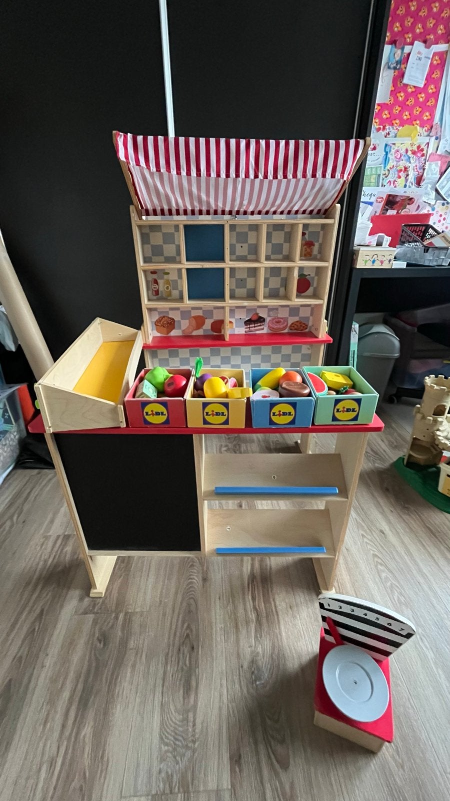 Houten speelgoedwinkel (Lidl) met accessoires, Ophalen of Verzenden, Gebruikt, Jongen of Meisje
