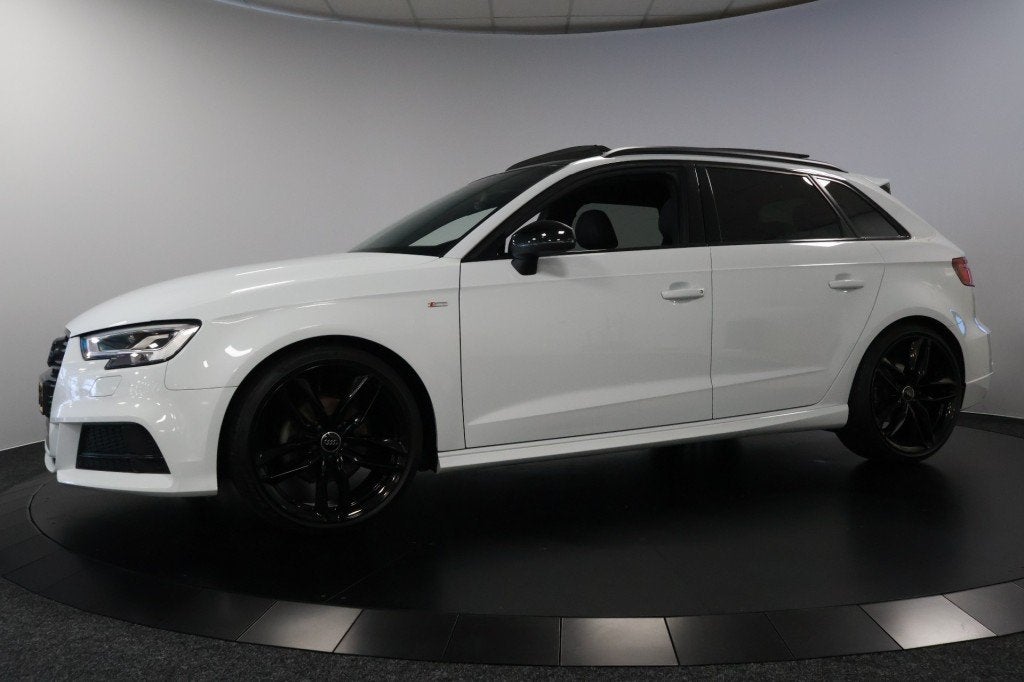 Audi A3 1.5 TFSI Sport S-line Edition dealer onderhoud pano, Automaat, Euro 6, 4 cilinders, 150 pk