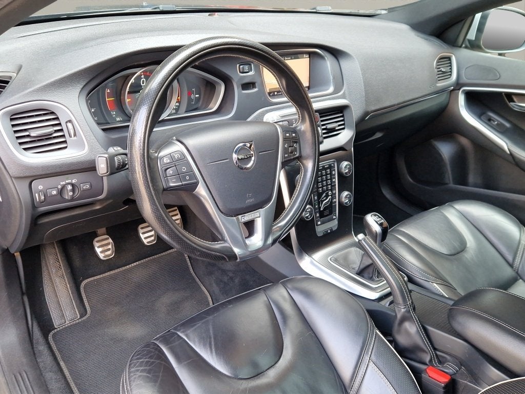 Volvo V40 2.0 T4 R-Design 190 PK Panodak - Trekhaak - NL Aut, Auto's, 12 maanden, Gebruikt, Euro 6, 4 cilinders