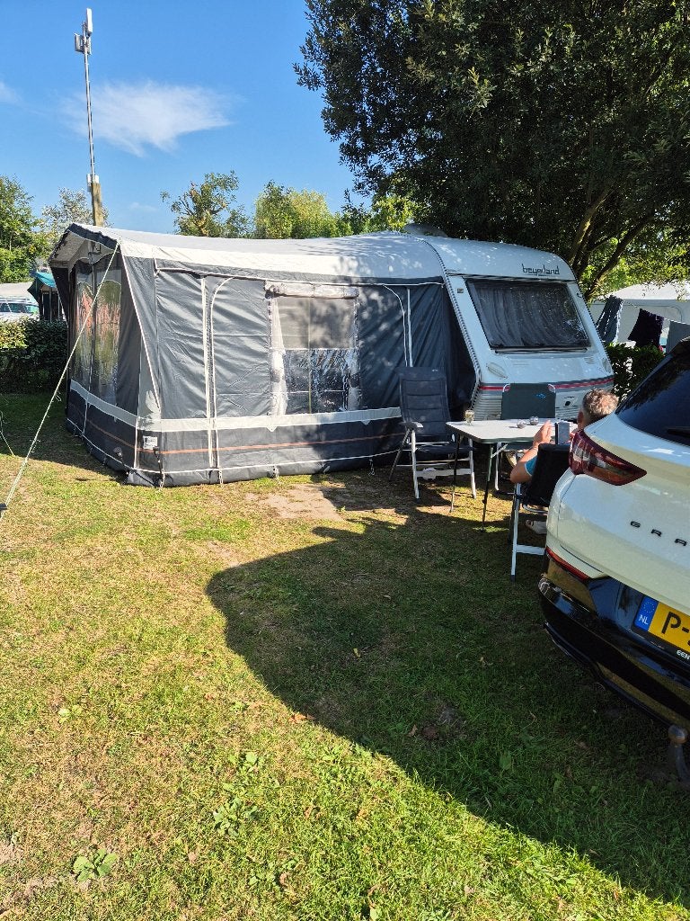 Caravan Beyerland Sprinter met ruime voortent te koop, Omvormbare zithoek, Treinzit, Particulier, Kachel