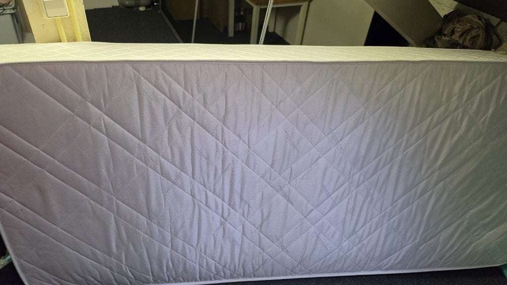 Matras gloednieuw. kleur komt door licht val zolder., Ophalen, 90 cm, Eenpersoons, Zo goed als nieuw