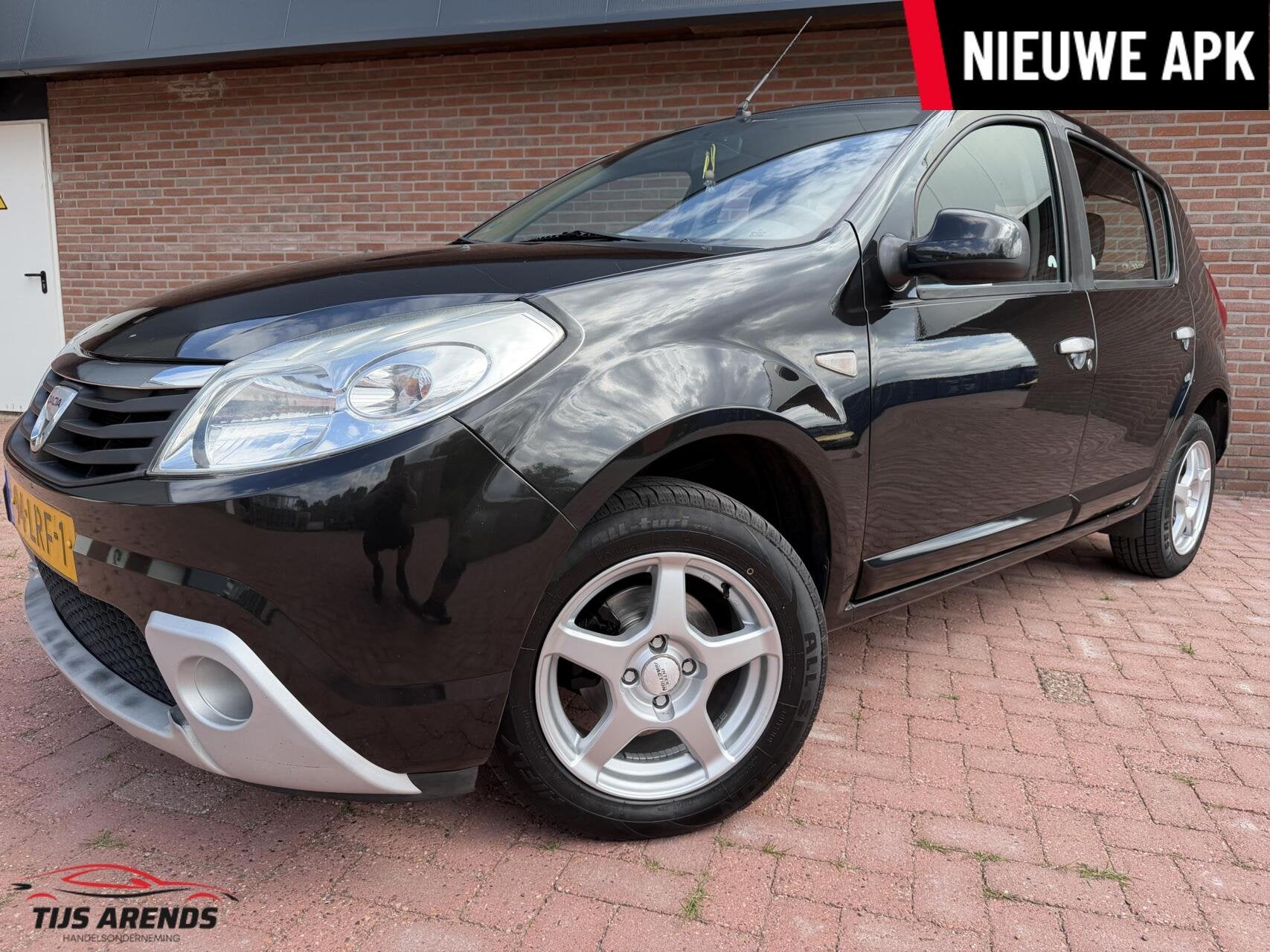 Dacia Sandero 1.2 Lauréate|NWEAPK|AIRCO|ELEK PAKKET|TREKHAA, Auto's, Dacia, Voorwielaandrijving, Stof, Gebruikt, Zwart