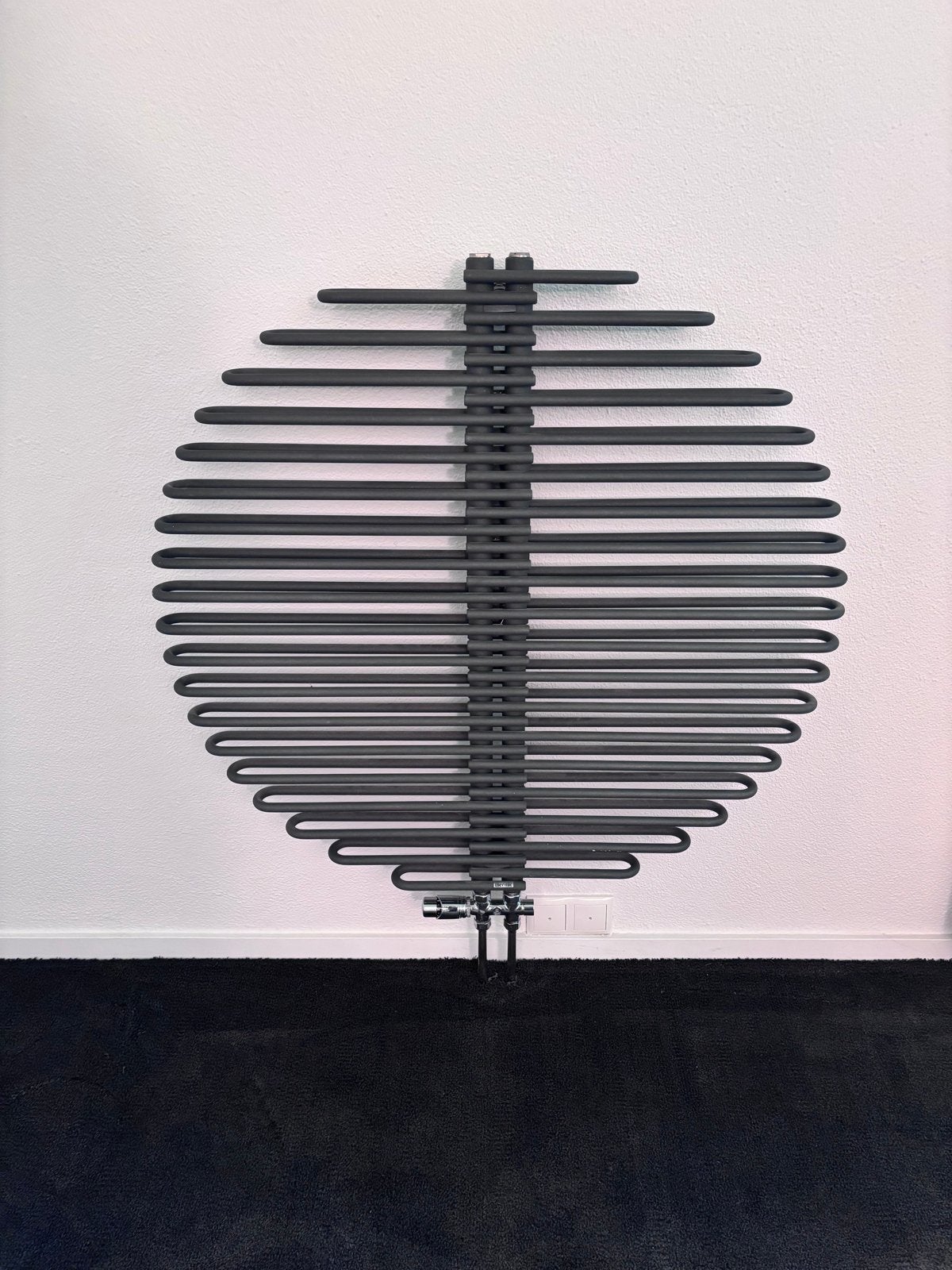 Design radiator - Rond - Zwart - Thermic, Ophalen, 500 tot 800 watt, Radiator, Zo goed als nieuw
