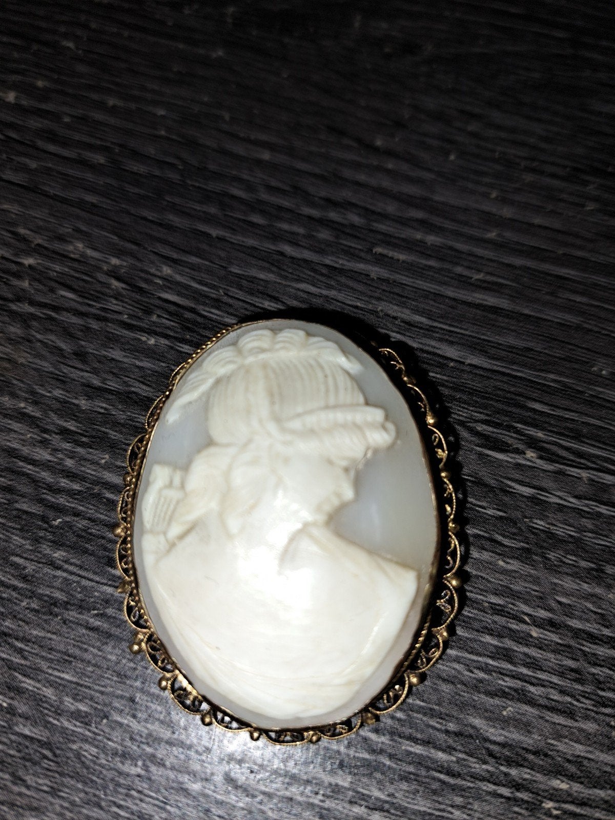 Vintage Camee Broche - Elegante Damesportret, 4 tot 7 cm, Gebruikt, Ophalen of Verzenden, Goud