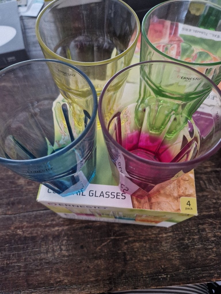 4 glasses, Ophalen, Meerkleurig, Nieuw, 50 tot 100 cm