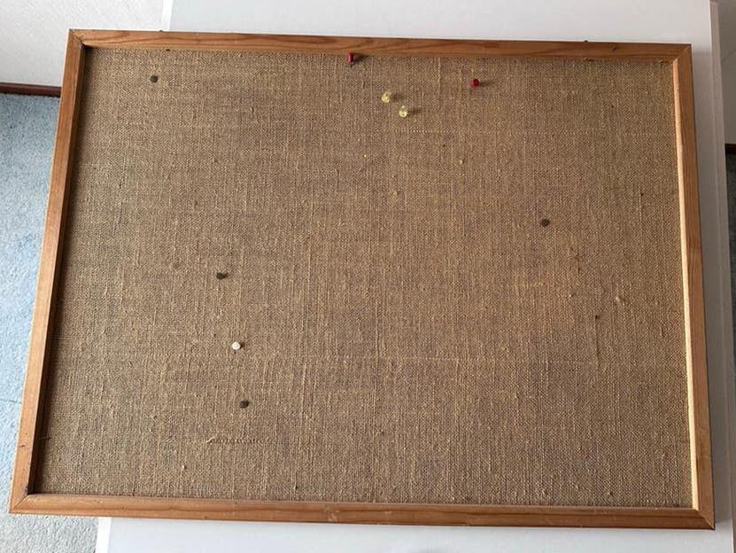 Prikbord 77,5 x 58,5 cm met houten lijst, Huis en Inrichting, Woonaccessoires | Memoborden, Ophalen, Gebruikt, Prikbord
