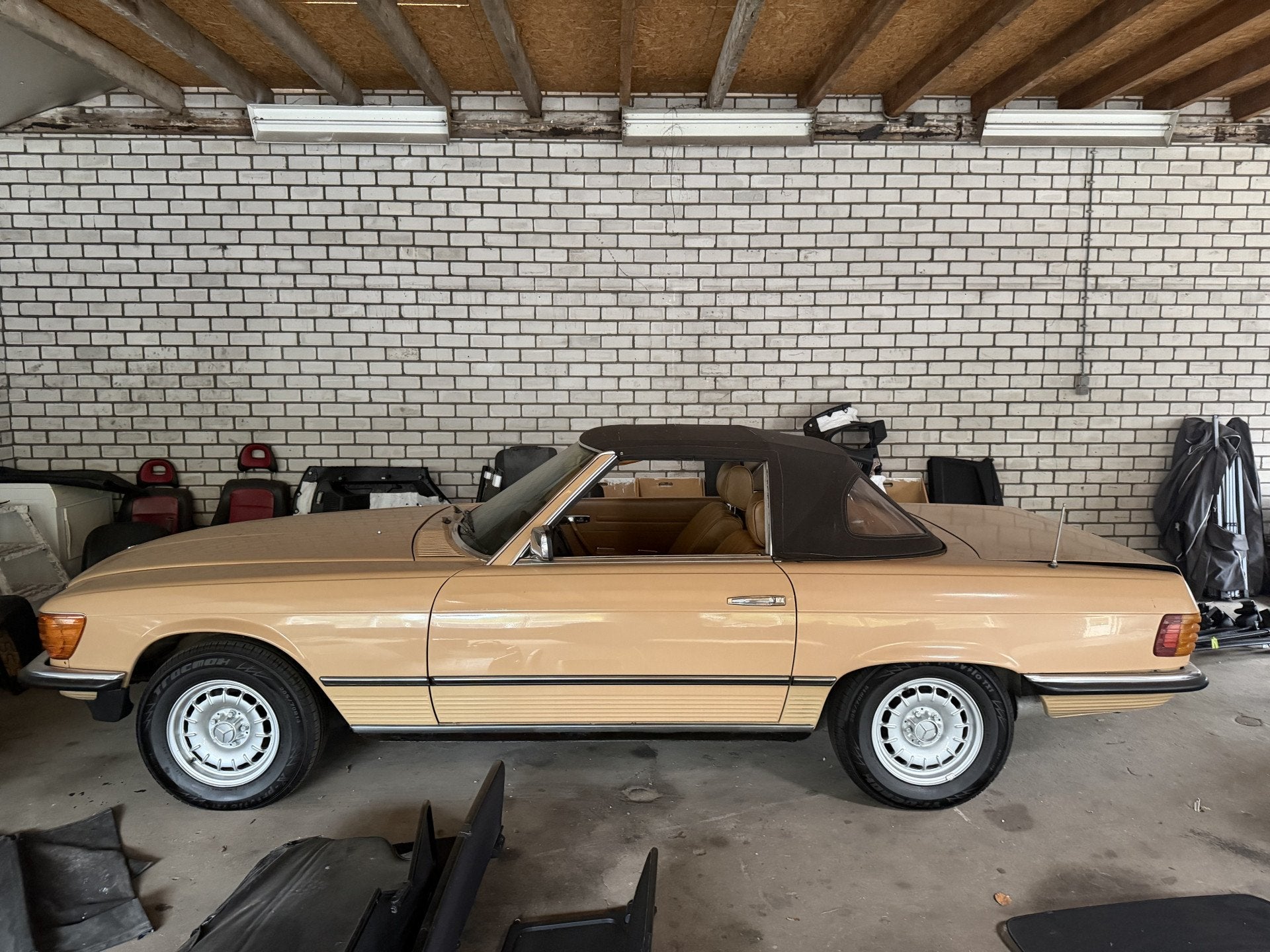 Mercedes-Benz 400-serie 450 SL V8 | 1977 Hardtop Historie Ni, Automaat, Dealer onderhouden, Beige, Bedrijf