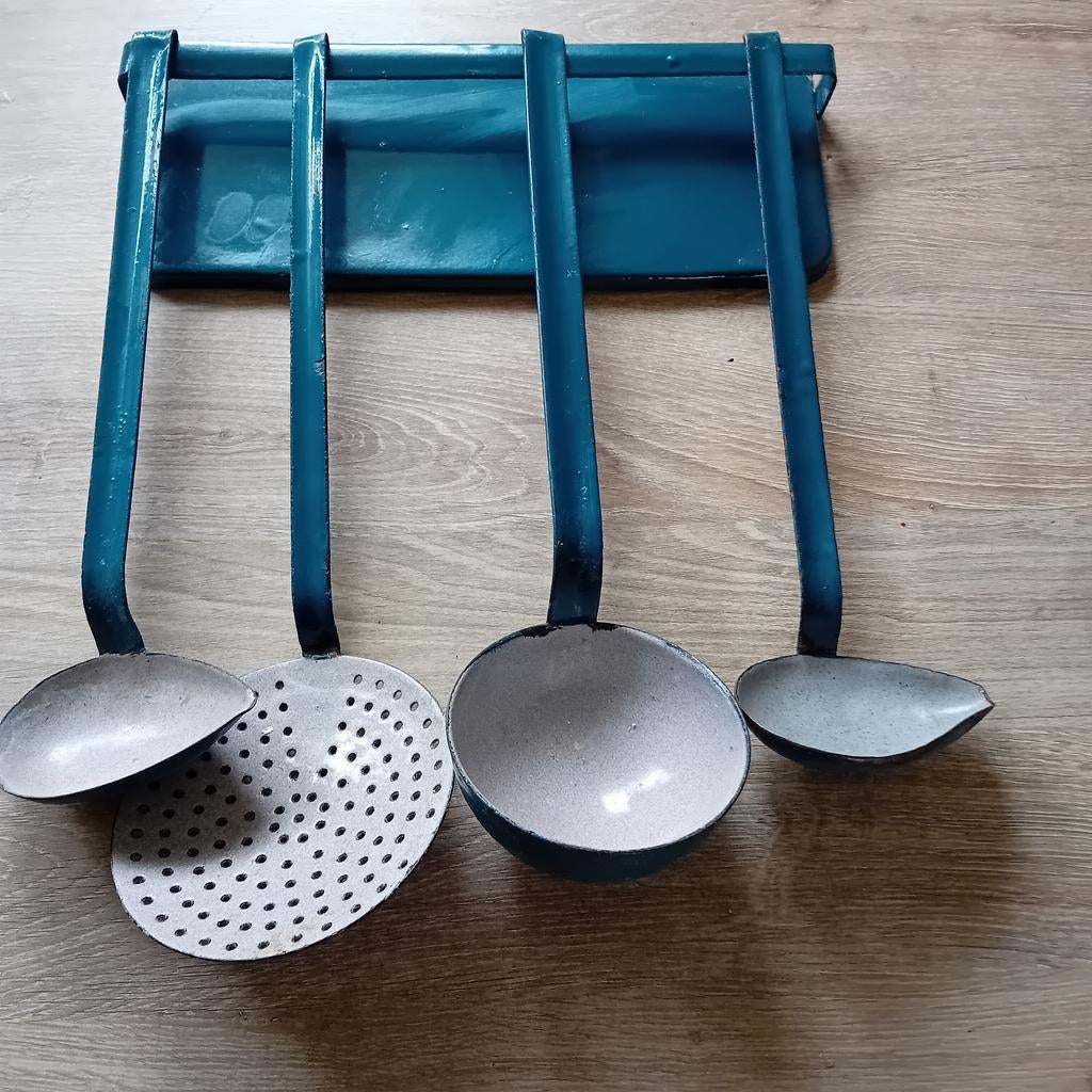 Vintage geëmailleerd lepelrek met 4 lepels - Jaren '70, Antiek en Kunst, Antiek | Emaille, Ophalen of Verzenden