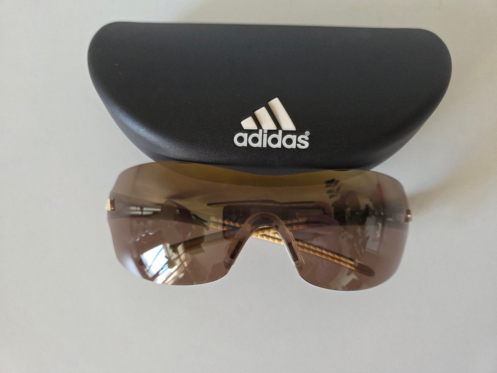Adidas Zonnebril met bruine glazen en hardcase, Overige merken, Zonnebril, Bruin, Ophalen of Verzenden