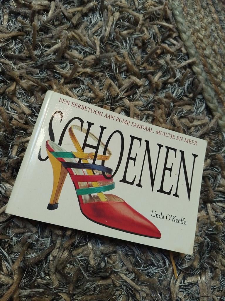 Schoenen - Een eerbetoon aan pump, sandaal, muiltje en meer, Ophalen of Verzenden