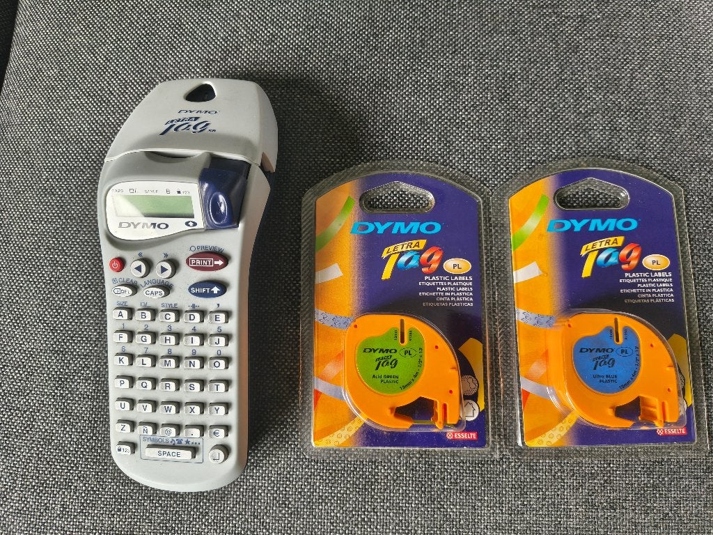 Dymo Letratag in goede staat met 2 nieuwe extra labels, Ophalen of Verzenden, Gebruikt, Tape-label, DYMO