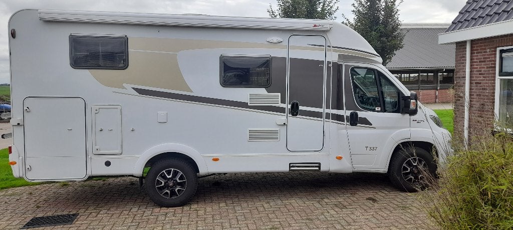 Carado t337 euro 6 automaat met luchtvering, Caravans en Kamperen, Automaat, Ringverwarming, Fiat, Diesel