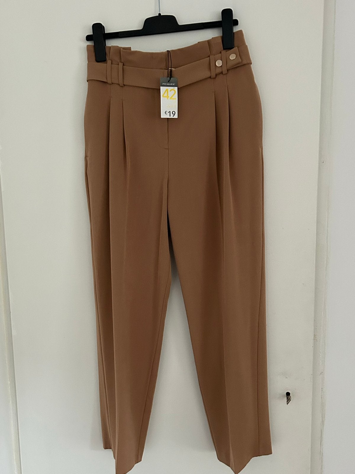 Nieuwe Primark Broek Maat 42 - Camel, Ophalen of Verzenden, Nieuw, Maat 42/44 (L), Bruin