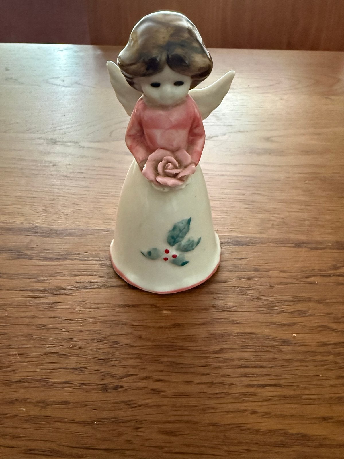 Vintage Porseleinen tafelbel. Engel met Roos, Verzamelen, Beelden en Beeldjes, Ophalen of Verzenden, Zo goed als nieuw, Mens