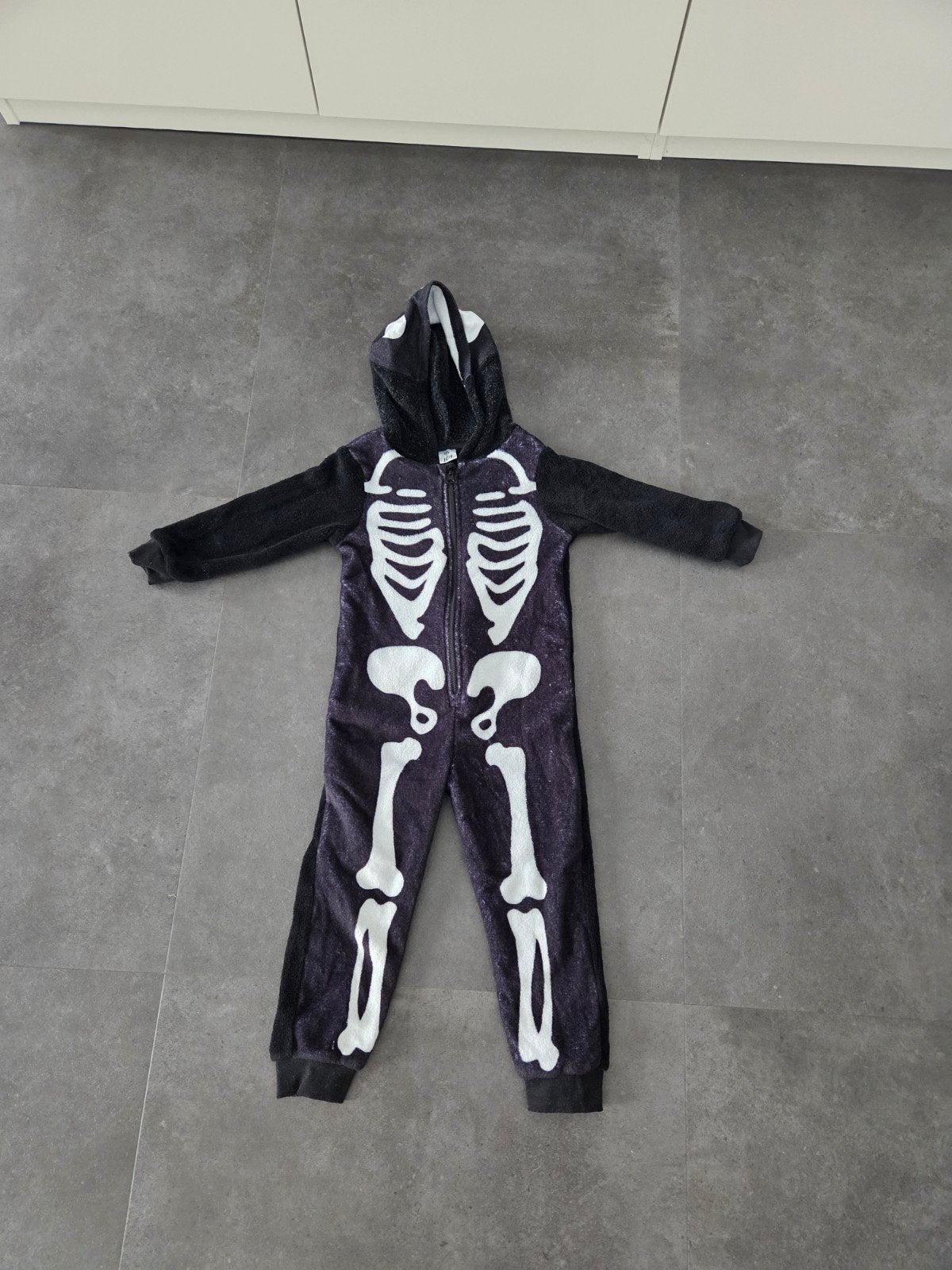 Skelet Onesie Maat 98/104 - Perfect voor Halloween!, Ophalen of Verzenden