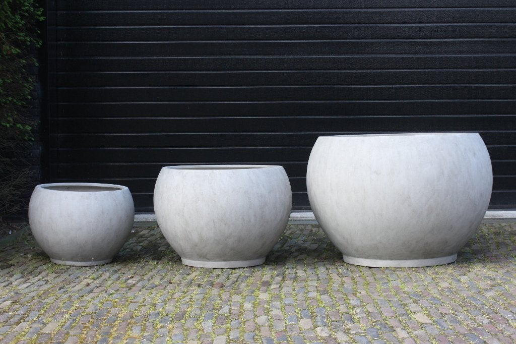 Grote ronde bloempotten Monika zand Fiberstone naturel