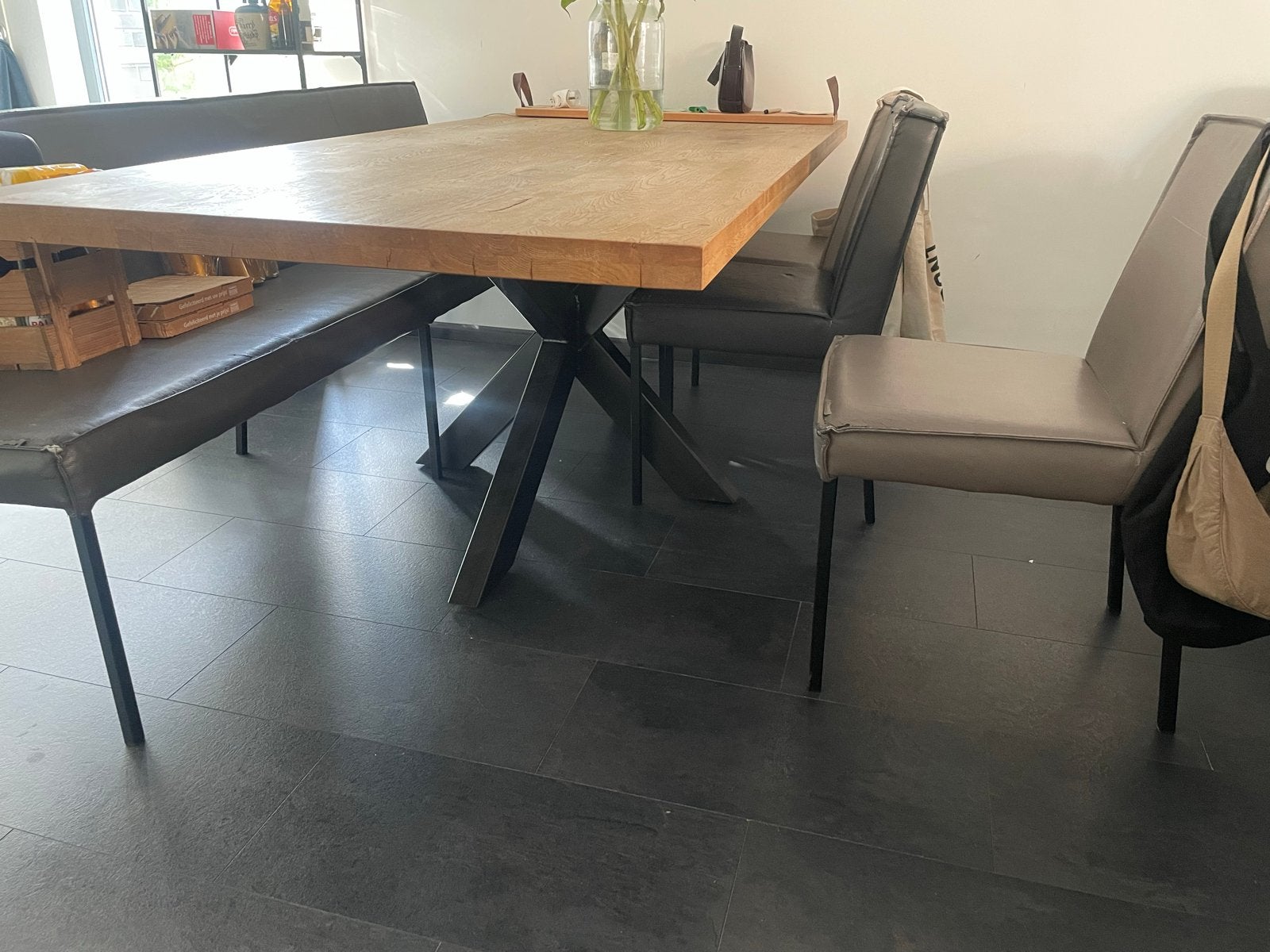 Robuuste eettafel met stalen X-poot en bank, Ophalen, Eikenhout, 50 tot 100 cm, Zo goed als nieuw