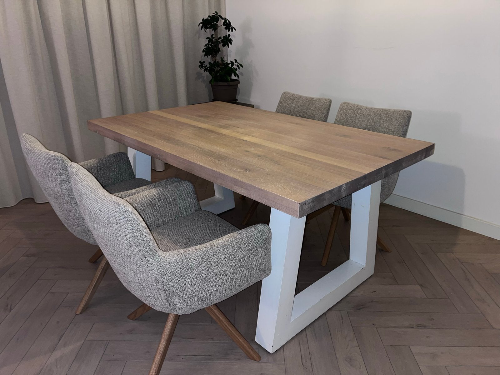 Goossens eikenhouten eettafel met wit onderstel, Ophalen, Eikenhout, 50 tot 100 cm, Zo goed als nieuw