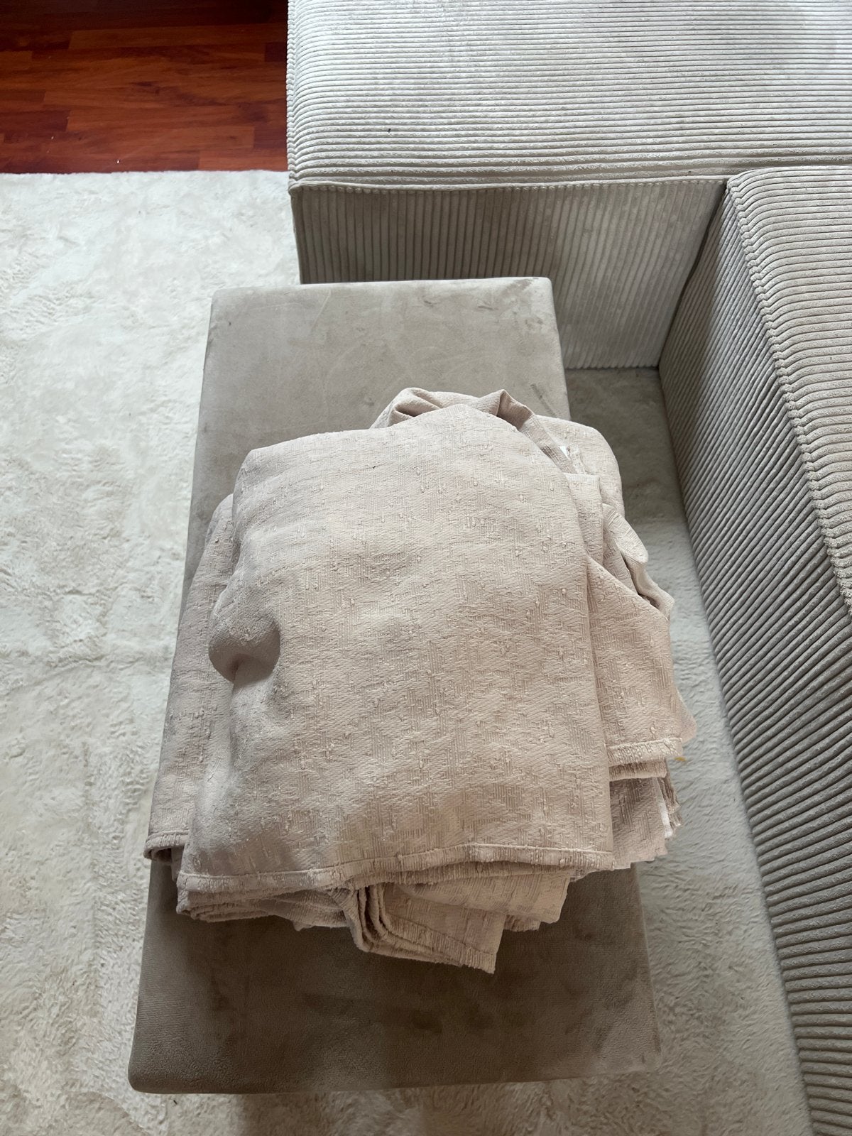 3 zandkleurige lichtdoorlatende gordijnen 135x245 cm, Gebruikt, Beige, Ophalen of Verzenden, Lichtdoorlatend