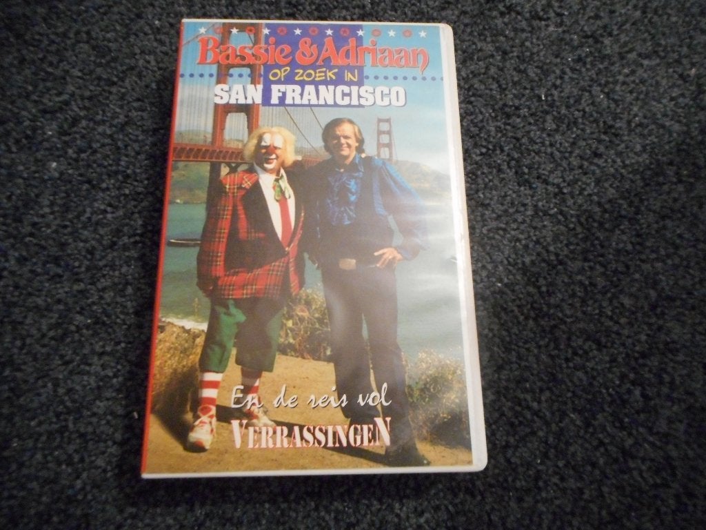 BASSIE & ADRIAAN Op zoek in san Fransisco! Op VIDEO!, Cd's en Dvd's, Verzenden, Alle leeftijden, Zo goed als nieuw, VHS