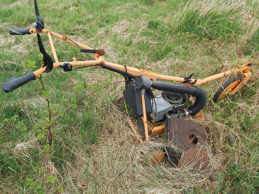 Prof. Ruwterreinmaaier: AS 3wieler, evt nieuwe motor los bij, Cirkelmaaier, Gebruikt, Ophalen of Verzenden, Benzine-grasmaaier