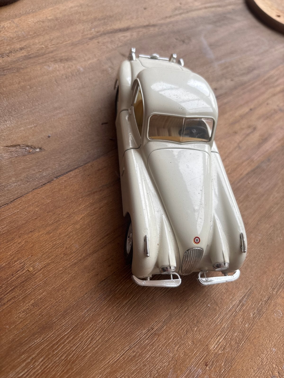 Gedetailleerd model van een klassieke Jaguar XK120, Auto, 1:32 tot 1:50, Zo goed als nieuw, Ophalen