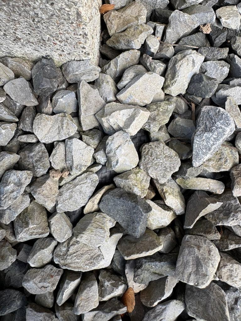 Grijs Split Grind voor Tuin of Oprit, Ophalen, Overige materialen, Gebruikt, Grind