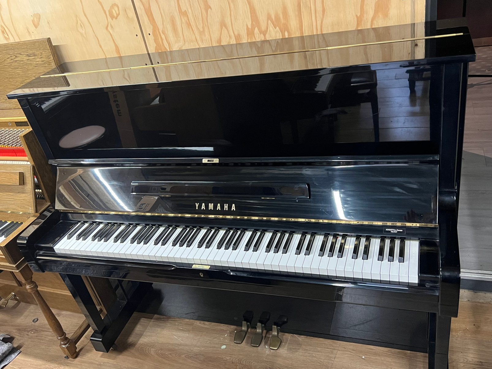 Yamaha U1M 1981 incl 1 jaar garantie, Muziek en Instrumenten, Piano's, Ophalen, Zwart, Zo goed als nieuw, Piano
