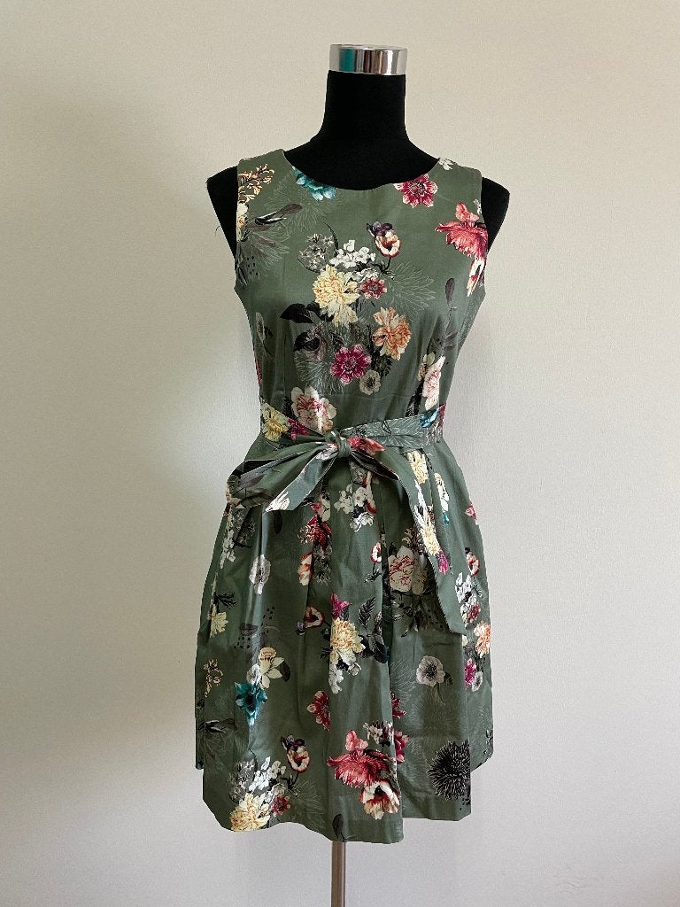 J270 - Fleurige Closet London jurk mt UK10 is 36 (1), Kleding | Dames, Jurken, Ophalen of Verzenden, Zo goed als nieuw, Maat 36 (S)