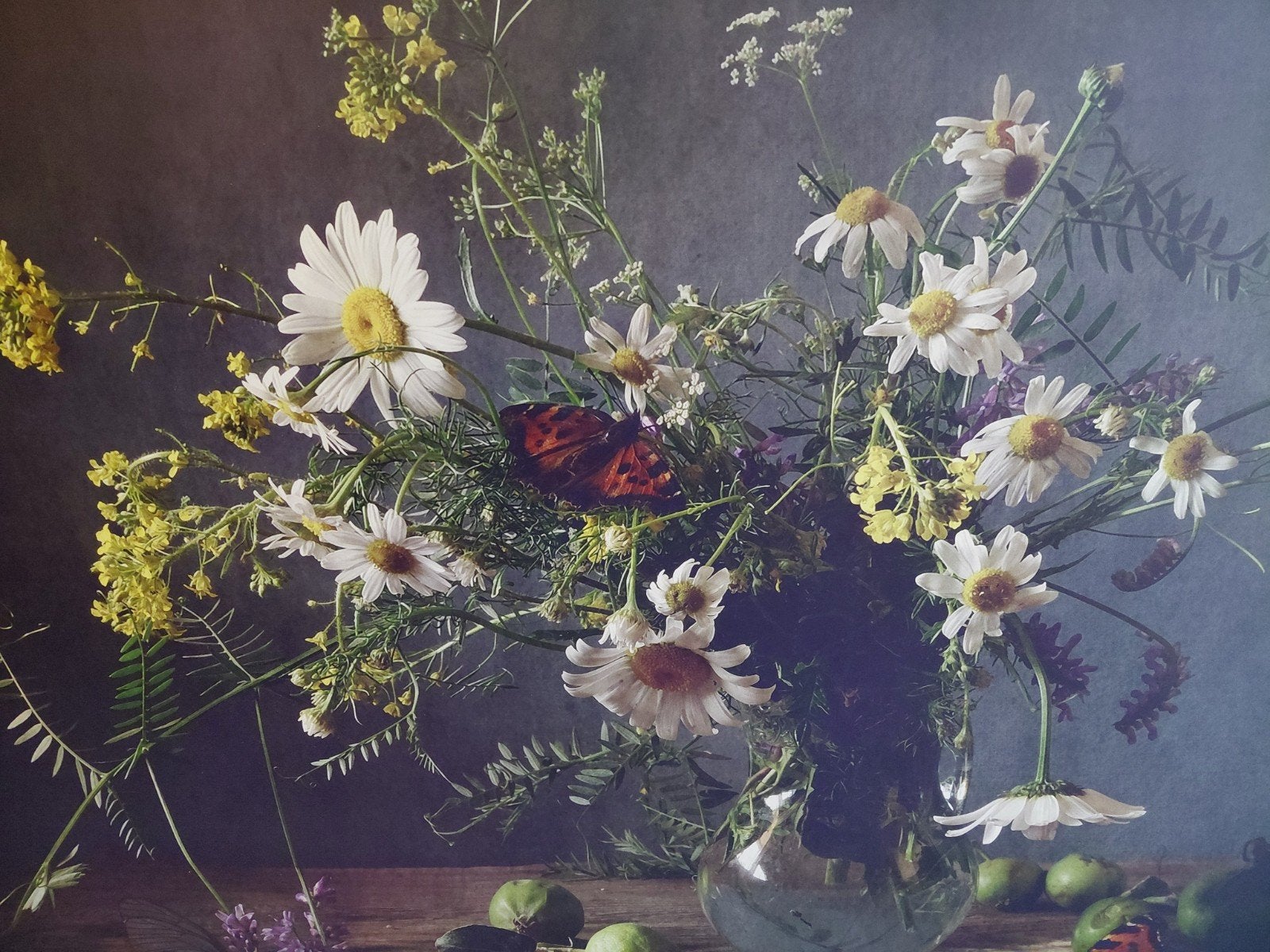 Groot stilleven op dibond met bloemen en vlinder, Ophalen, Zo goed als nieuw, Schilderij, 100 tot 125 cm