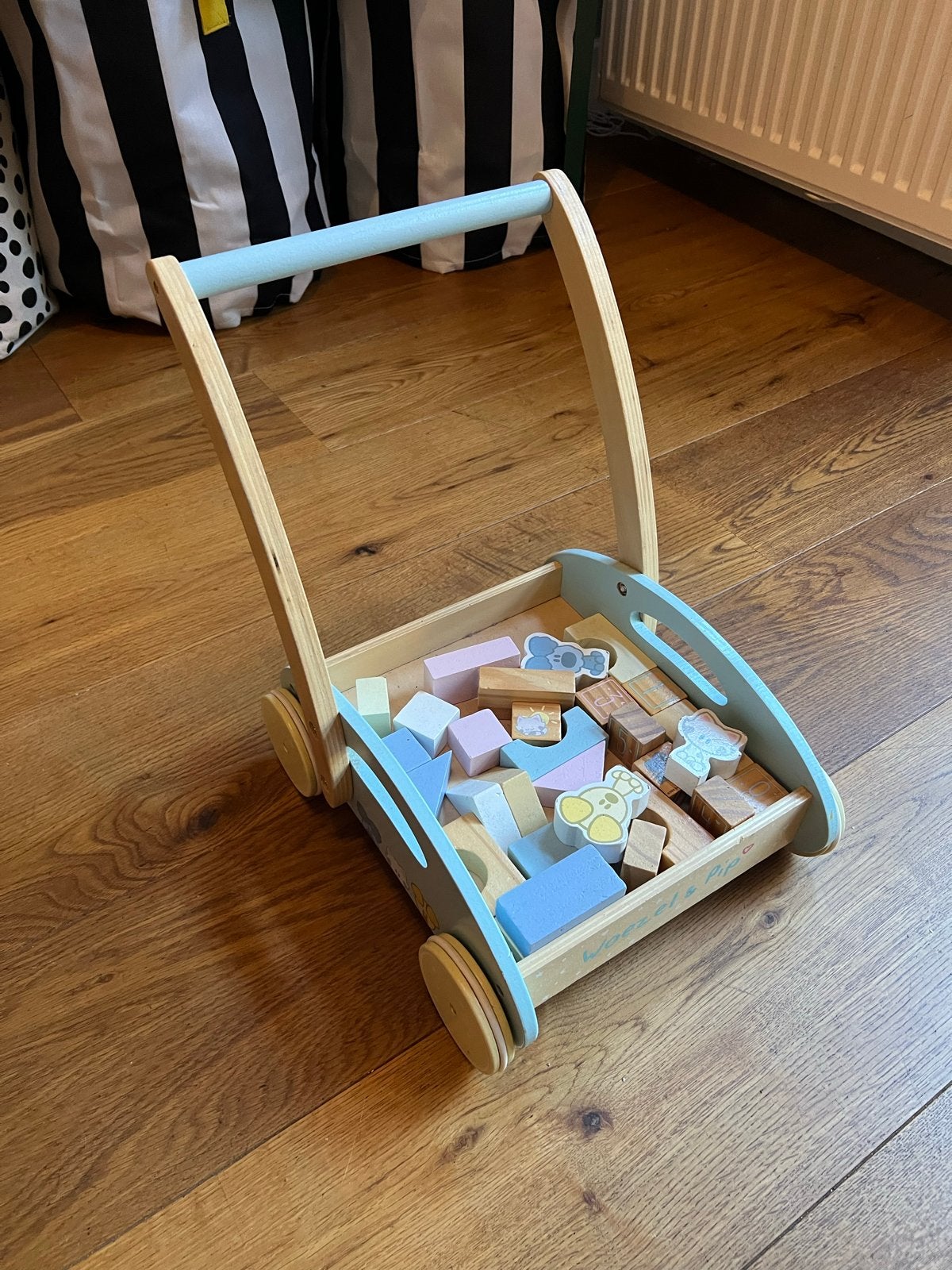 Woezel en Pip Blokkenkar - Leuk voor dreumes of peuter, Kinderen en Baby's, Ophalen, Gebruikt, Overige typen, Met wieltjes