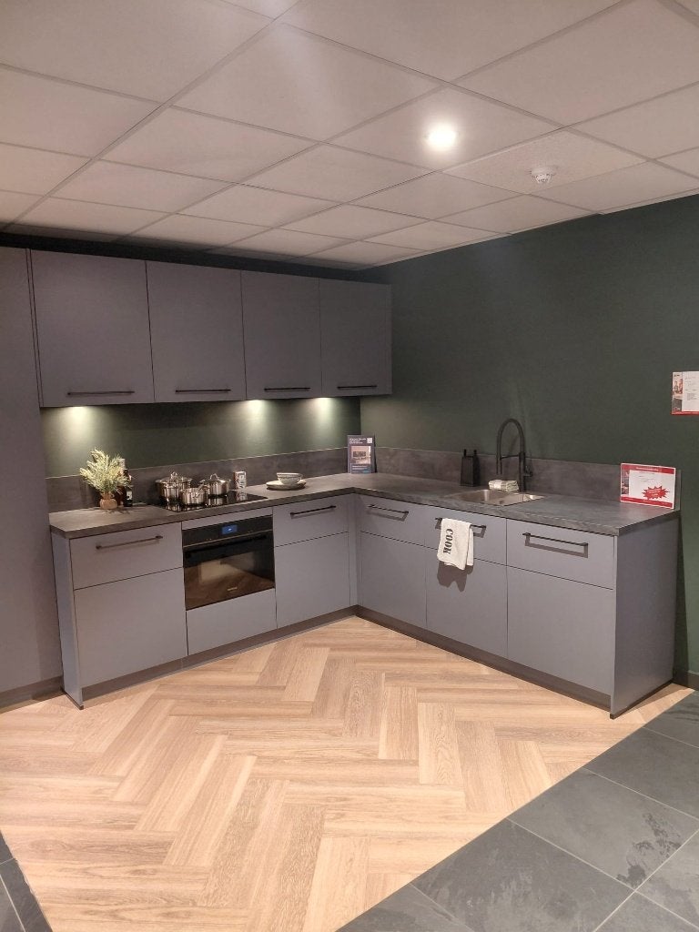 Night Green - complete showroomkeuken - aanbieding!, Ophalen, Hoekkeuken, Zo goed als nieuw, Kunststof