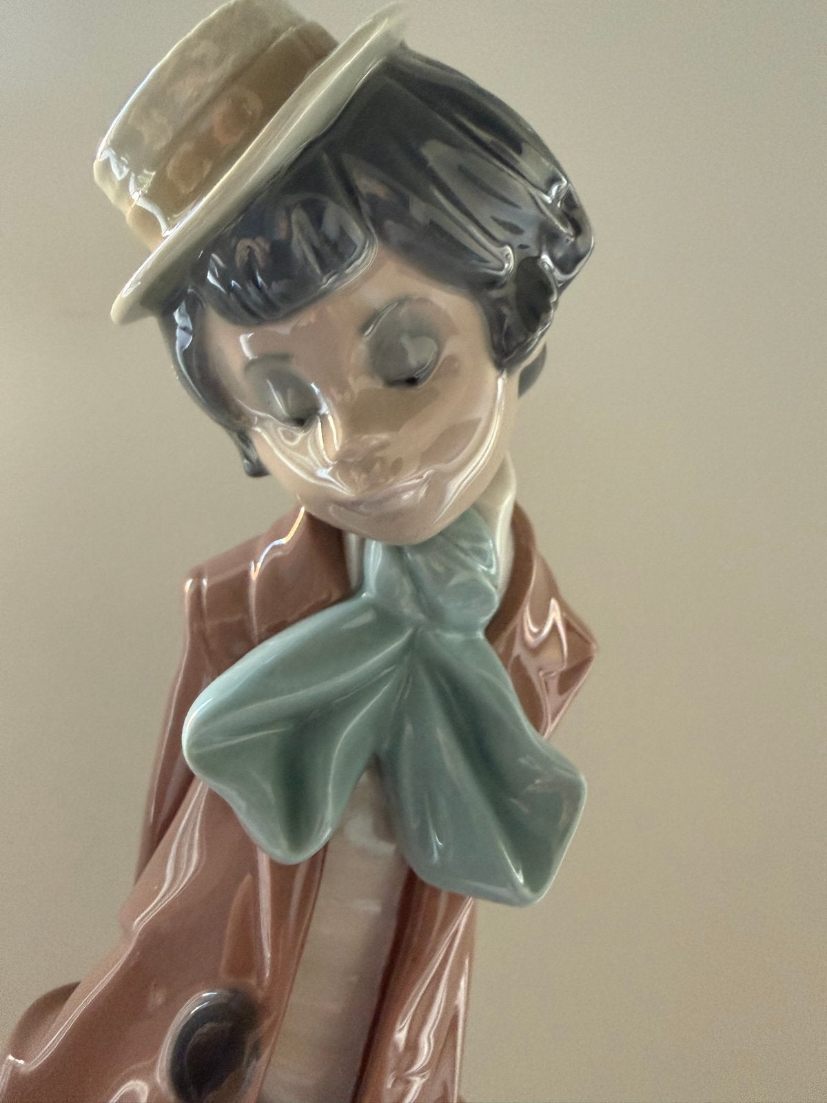 Lladro beeldje jongen met hoed en sjaal, Ophalen of Verzenden, Zo goed als nieuw, Mens