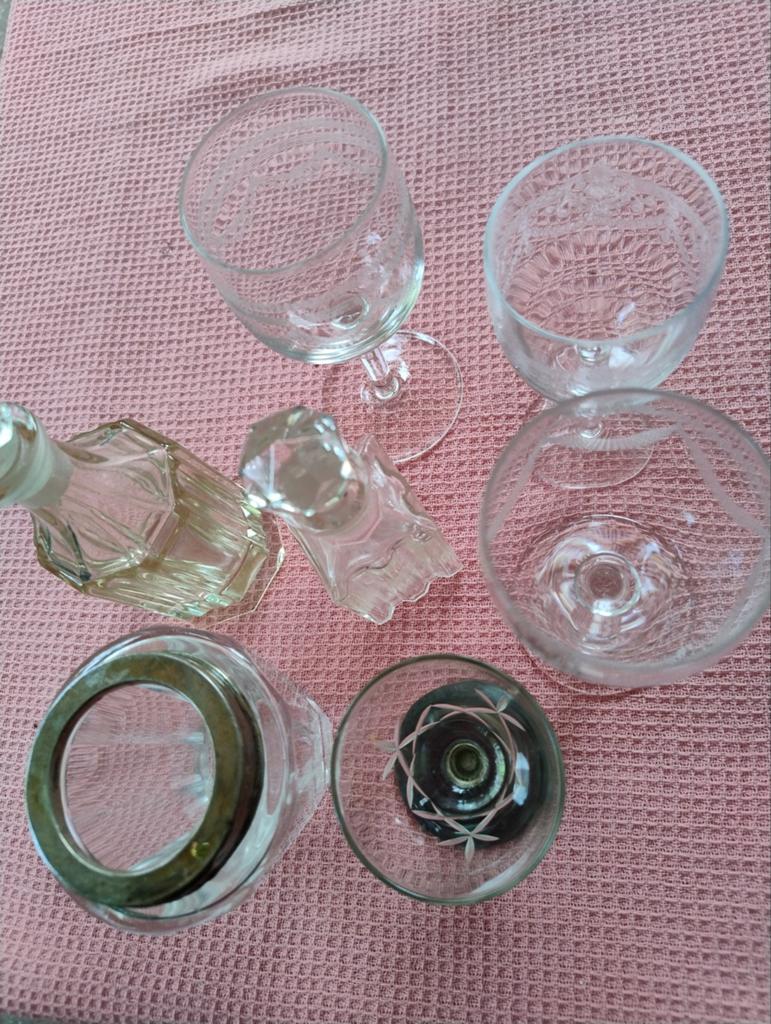 Glas  waarvan ,1 met zilveren rand en hele oude parfum flesj, Antiek en Kunst, Antiek | Glas en Kristal, Ophalen of Verzenden