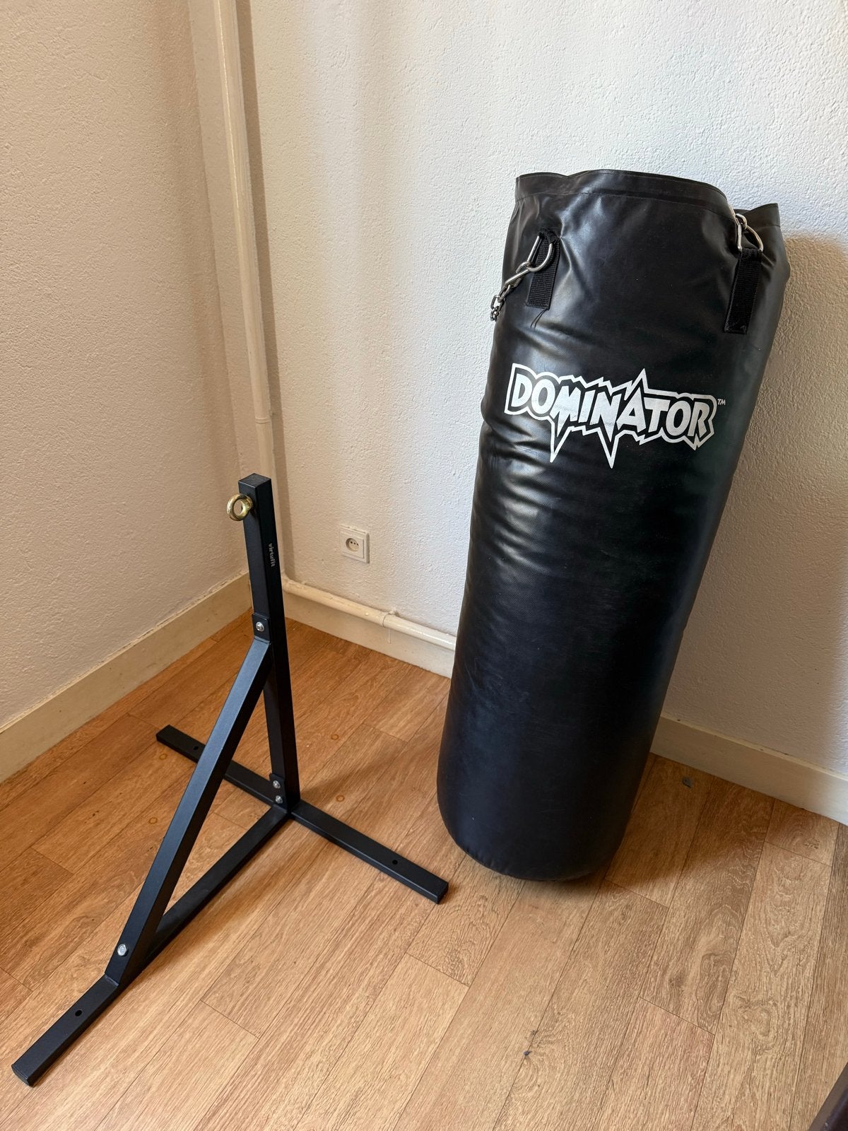 Bokszak Dominator met beugel, Sport en Fitness, Boksen, Ophalen, Zo goed als nieuw, Bokszak