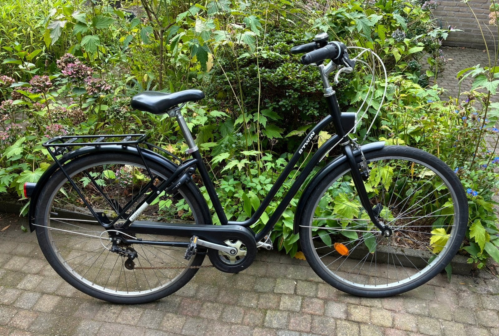Mat zwarte B'Twin Elops 500 dames fiets, Fietsen en Brommers, Ophalen of Verzenden, Zo goed als nieuw, Minder dan 10 versnellingen