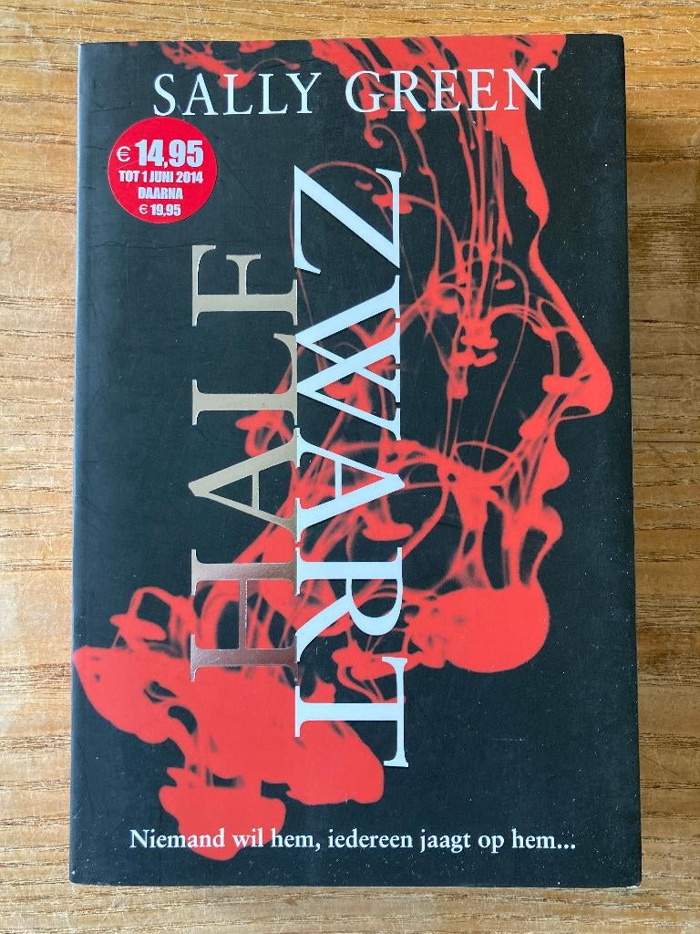 Sally Green - Half Zwart, Ophalen of Verzenden, Gelezen, Sally Green