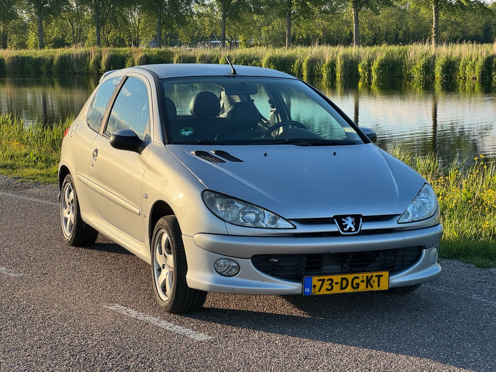 Peugeot 206 1.4 3D 1999 Grijs, Auto's, Sound system, 15 km/l, Zwart, 4 cilinders