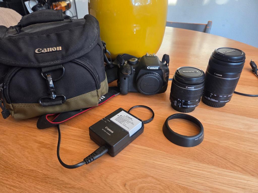 Canon EOS 550D met 2 lenzen, UV-filter en zonnekap, Ophalen of Verzenden, Gebruikt, Spiegelreflex, Canon