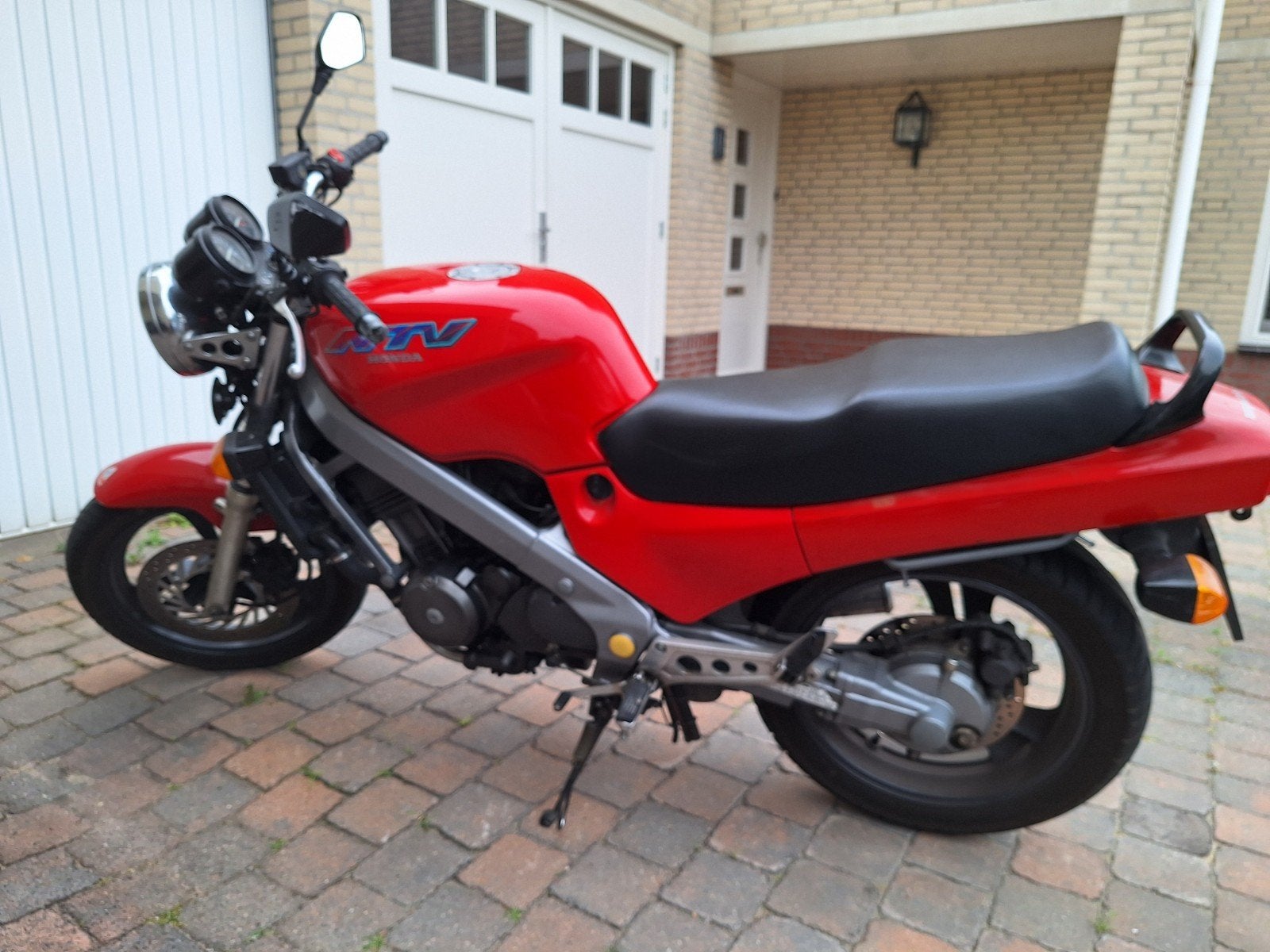 Honda NTV650, Motoren, Cardan-aandrijving, 2 cilinders, Motorrijbewijs A, Gebruikt
