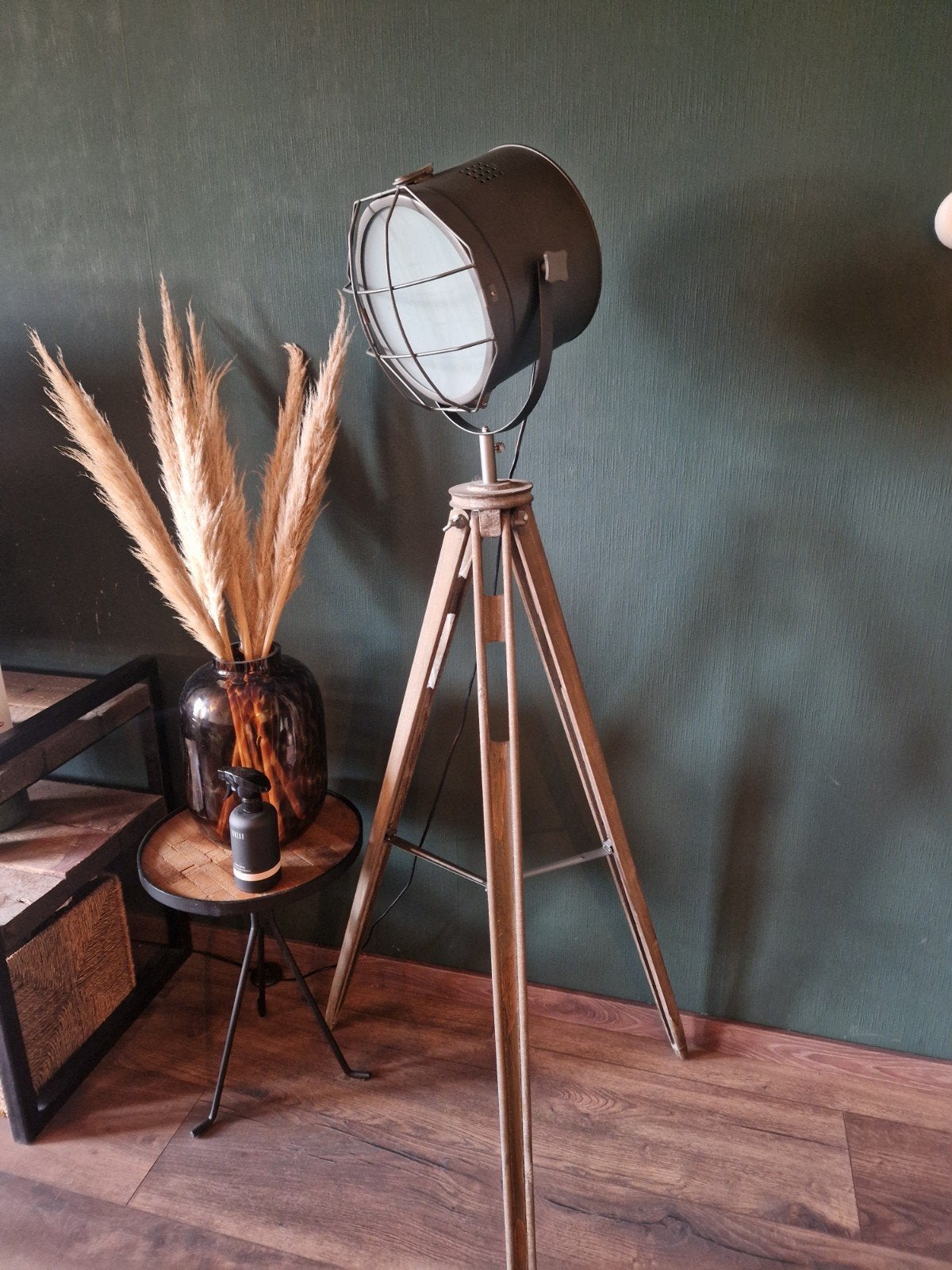Stoere vloerlamp op statief, ca. 1.55m hoog, Ophalen, Zo goed als nieuw, Hout, 150 tot 200 cm