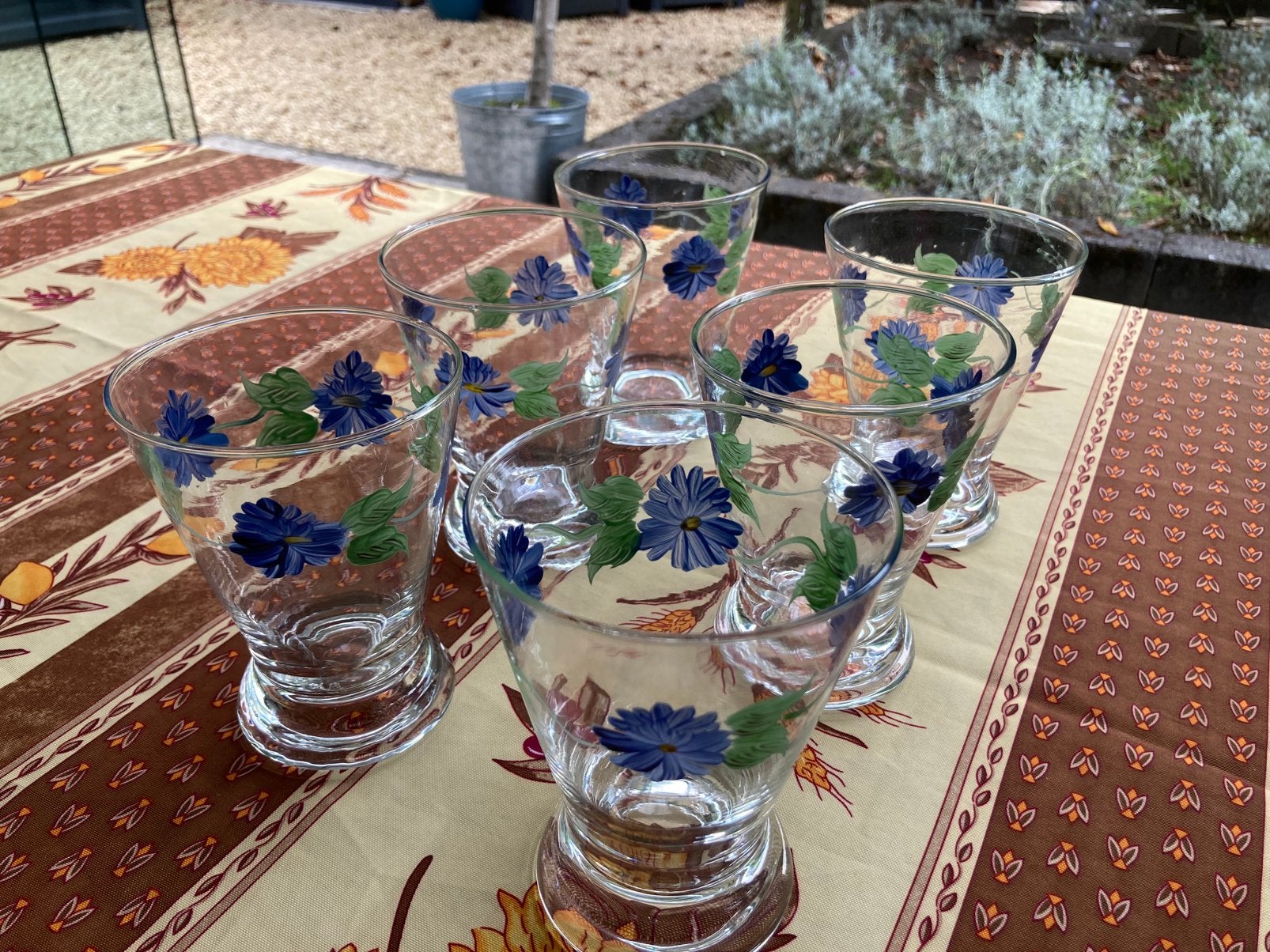 Handgeschilderde glaasjes uit Frankrijk, Ophalen